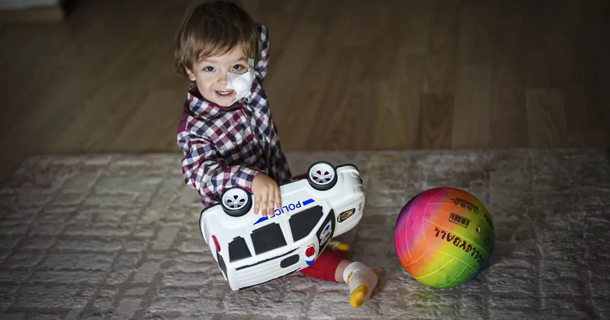 Pitbull saldırısına uğrayan minik Efe taburcu edildi