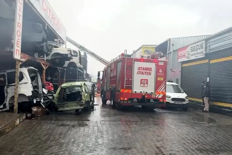 İkitelli Atatürk Oto Sanayi Sitesi'nde yangın