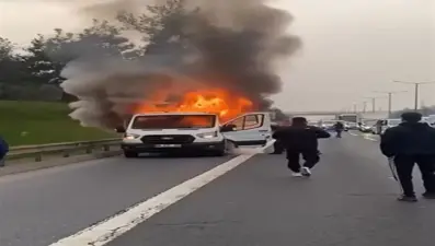 TEM Otoyolu'nda kamyonet alev alev yandı