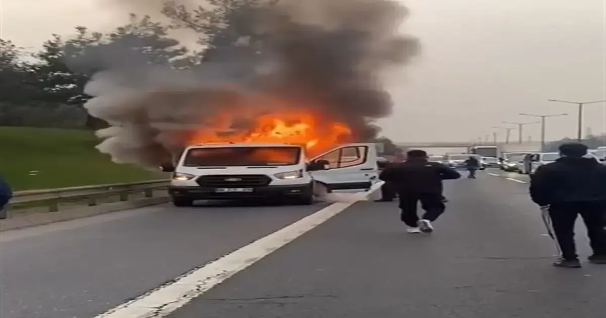 TEM Otoyolu'nda kamyonet alev alev yandı