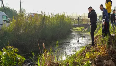 Antalya'da kahreden kaza. Eşinin cenazesinin çıkarılmasını gözyaşlarıyla izledi