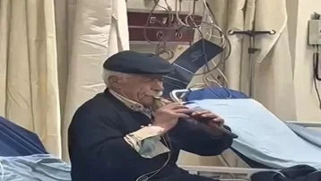 "Acımı hafifletiyor" dedi, acil serviste zurna çaldı