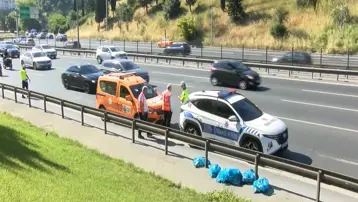 TEM Otoyolu'nda araç takla attı: Trafik kilitlendi