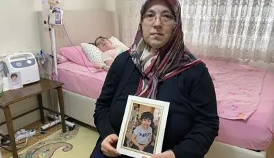 Merve Sena'nın engelli kaldığı iğne soruşturması. Doktora 4 yıl hapis talebiAnkara’da öksürük şikayetiyle götürüldüğü özel klinikte uygulanan antibiyotik iğnesi sonrası alerjik reaksiyon geçirip yüzde 98 engelli kaldığı belirtilen 10 yaşındaki Merve Sena Sümer ile ilgili soruşturma tamamlandı.