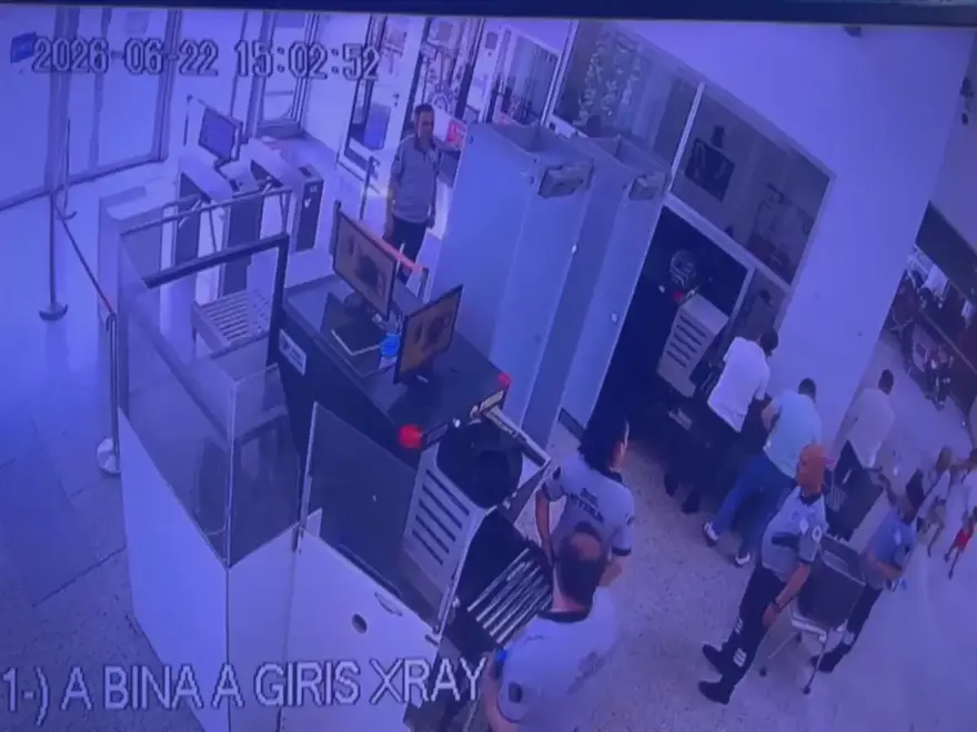 Adliyeye kalem görünümlü silahla girmeye çalıştı: Çantasından neşter ve biber gazı çıktı 