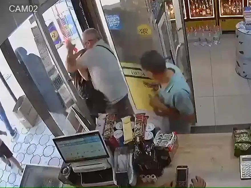 Eşini vurmak istedi, silah tutukluk yapınca kabzayla yaraladı 4