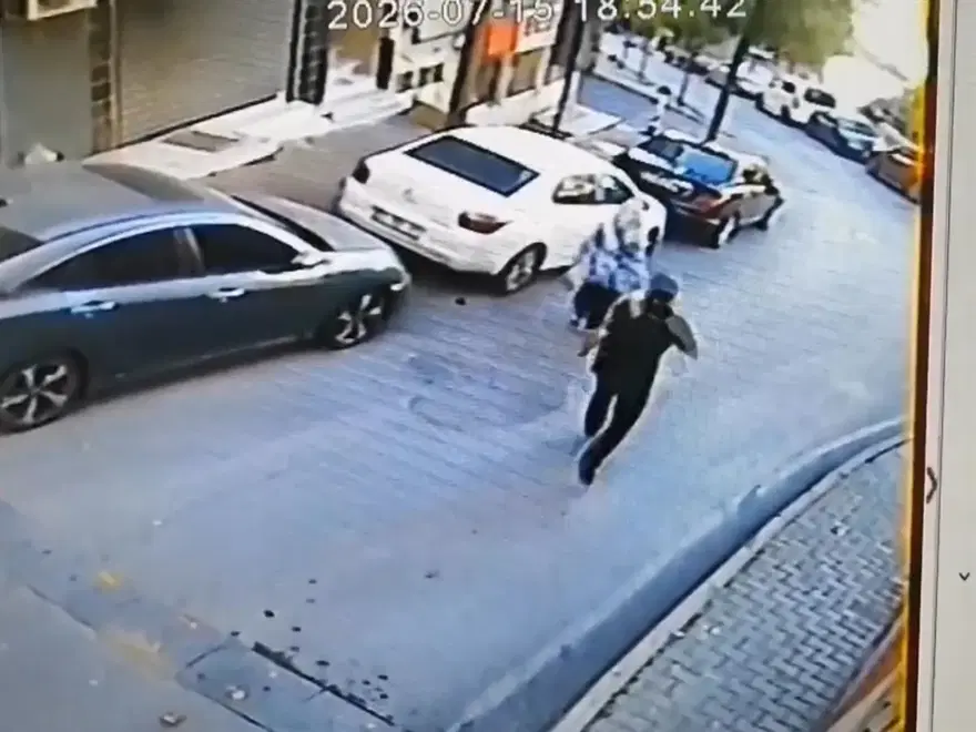 Şişli'de sokak ortasında kadına şiddet. Arkasından yaklaşıp yumruk attı 2
