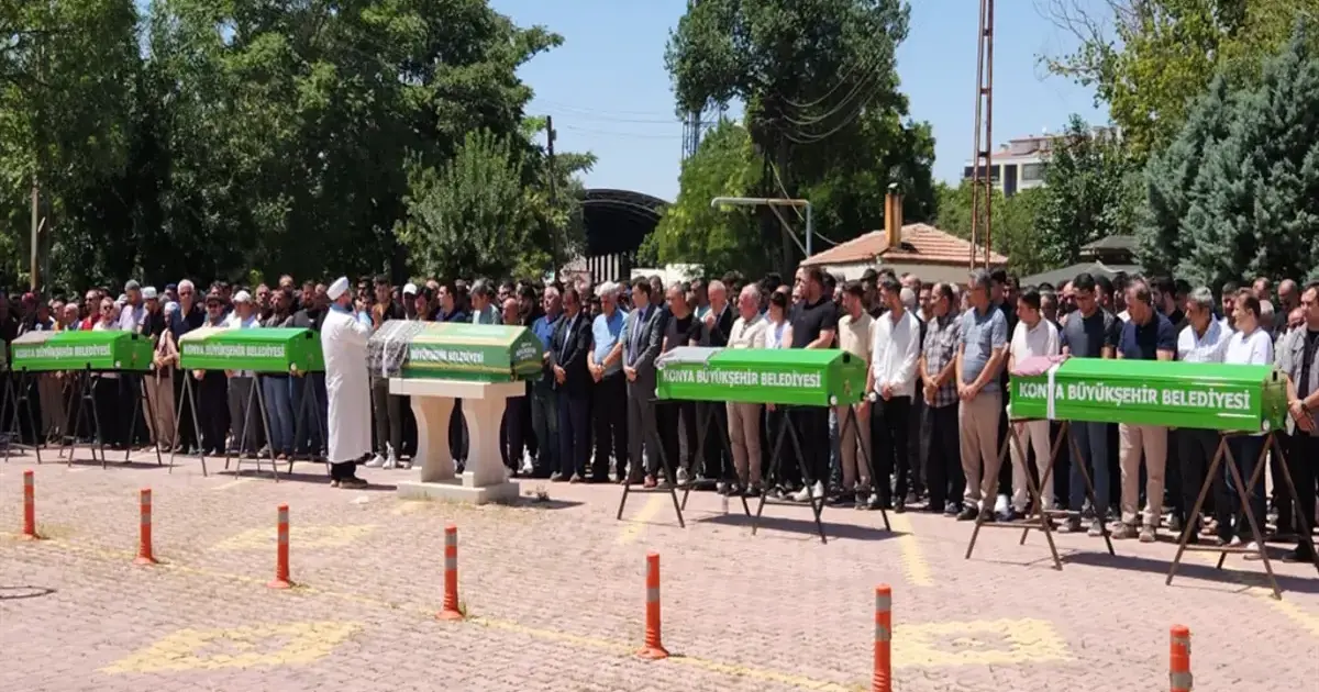 Antalya'daki katliam gibi kazada yaşamını yitiren beş kişiye gözyaşlarıyla veda
