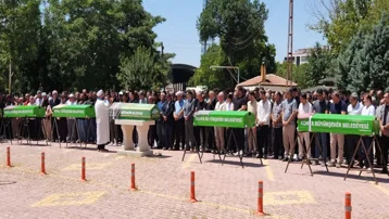 Antalya'daki katliam gibi kazada yaşamını yitiren beş kişiye gözyaşlarıyla veda