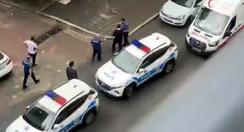 Avcılar'da korku dolu anlar. Önce kasaba sonra dönerciye koştu, isteği geri çevrilince ortalığı birbirine kattı