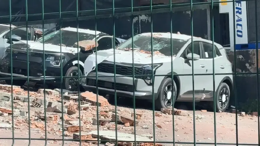 12 SIFIR ARAÇTA HASAR OLUŞTU 1