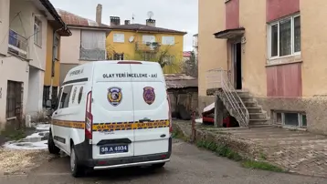Boşanma aşamasındaki eşini bıçakladı, üzerine kapıyı kilitleyip kaçtı