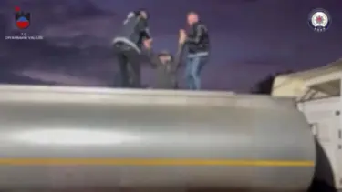 Atık tankerinden 32 kaçak göçmen çıktı