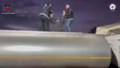 Atık tankerinden 32 kaçak göçmen çıktı