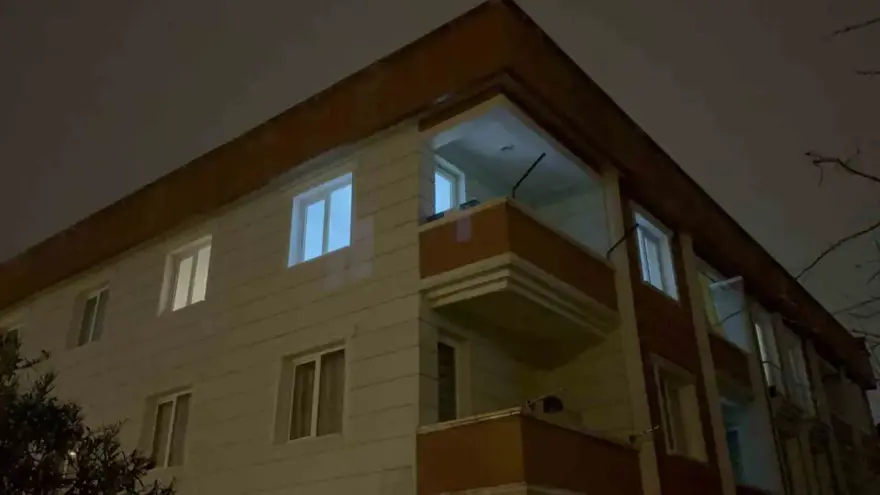 Samsun'da dehşet. Yeğenini dövdü, ablasını bıçaklayıp balkondan atladı 2 Samsun'da dehşet. Yeğenini dövdü, ablasını bıçaklayıp balkondan atladı 2