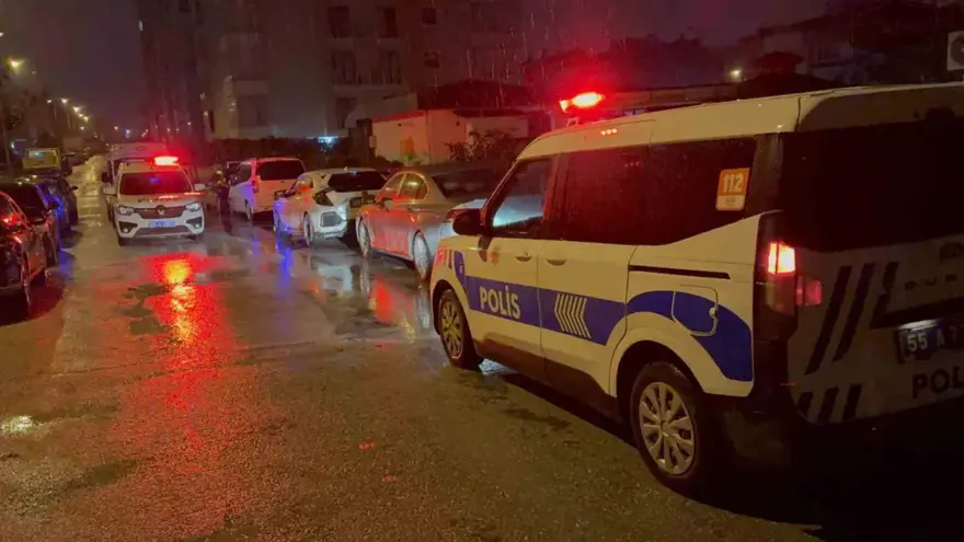 Samsun'da dehşet. Yeğenini dövdü, ablasını bıçaklayıp balkondan atladı Samsun'da dehşet. Yeğenini dövdü, ablasını bıçaklayıp balkondan atladı