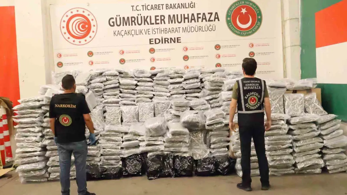 Kapıkule Gümrük Kapısı'nda 810 kilogram esrar ele geçirildi