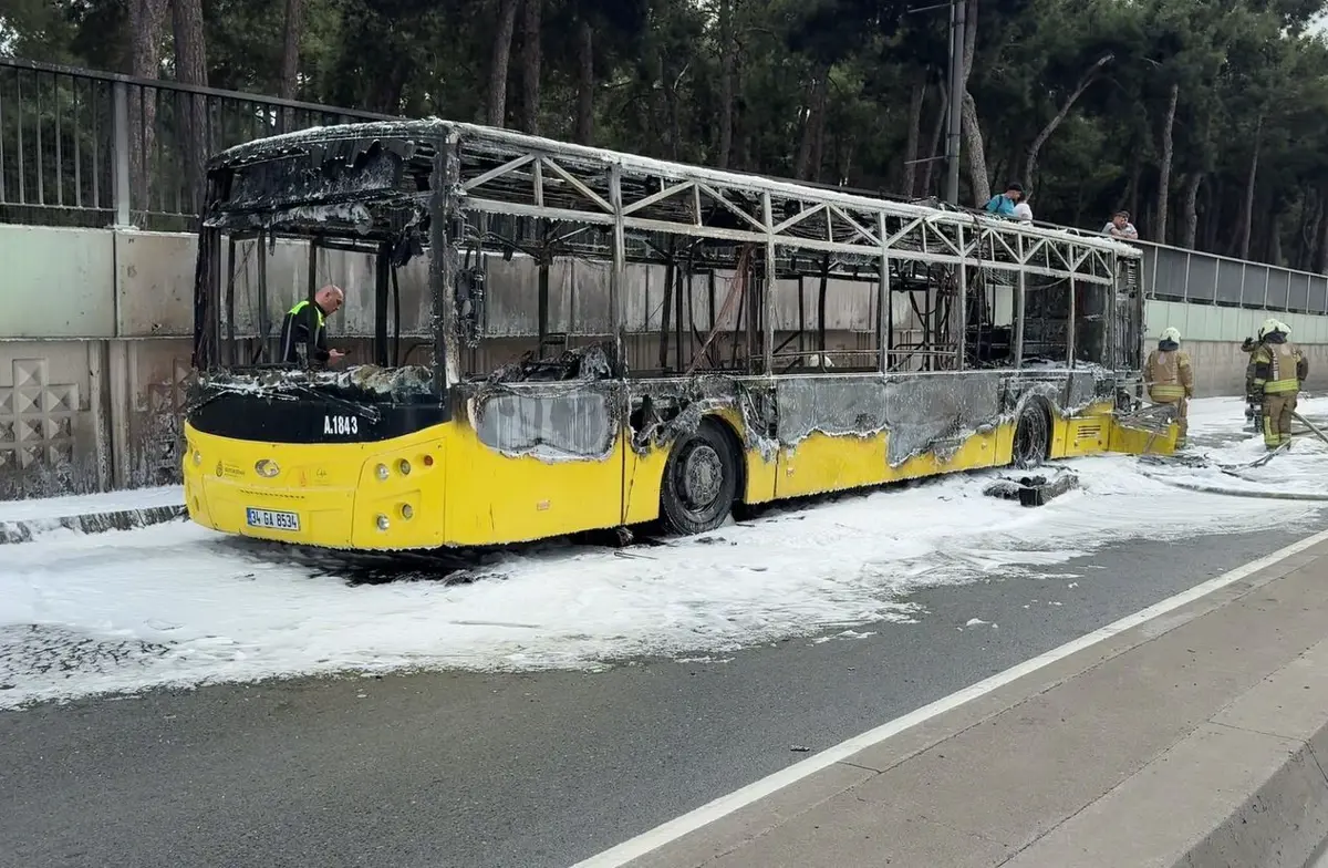 Bakırköy'de İETT otobüsünde yangın