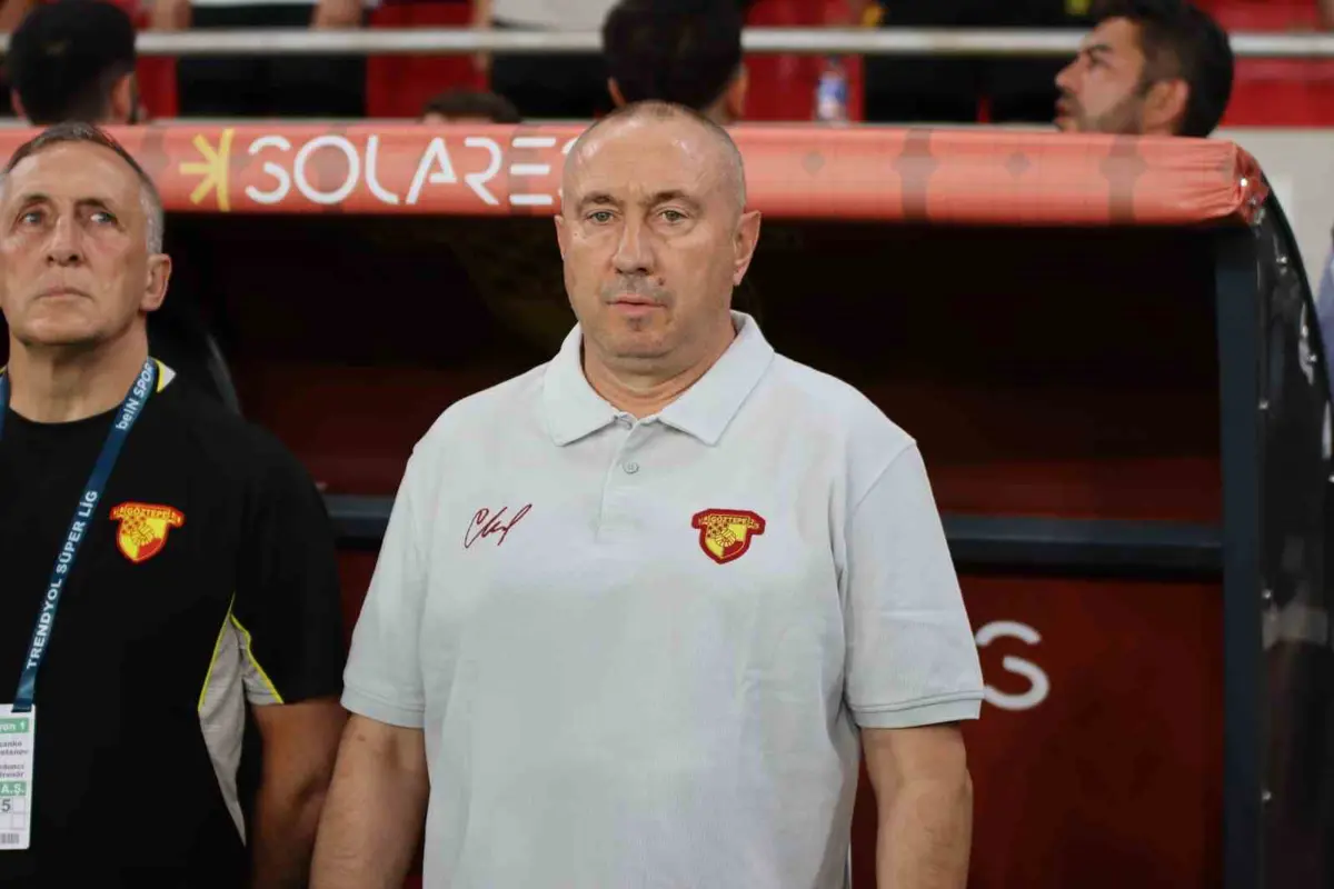 Göztepe'de Stoilov kararı verildi, sözleşmesi uzatıldı