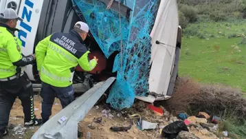 Antalya ve Burdur'da art arda katliam gibi kazalar. 17 can kaybı, çok sayıda yaralı var