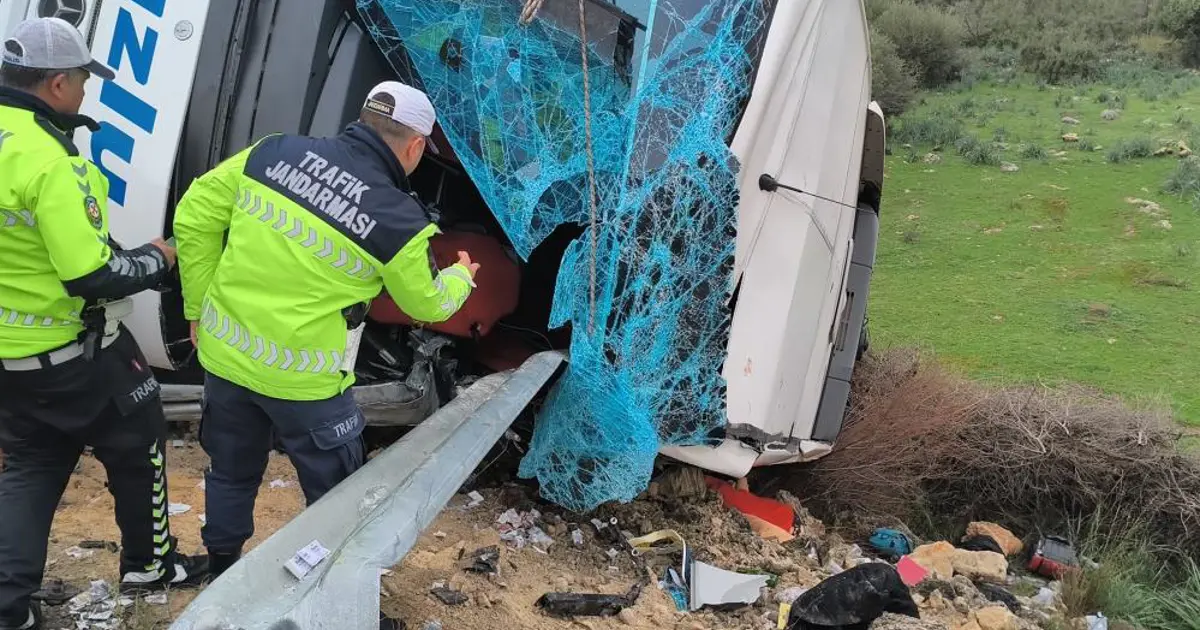 Antalya ve Burdur'da art arda katliam gibi kazalar. 16 can kaybı, çok sayıda yaralı var