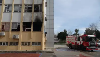 Antalya'da okulda yangın paniği. Öğrenciler tahliye edildi