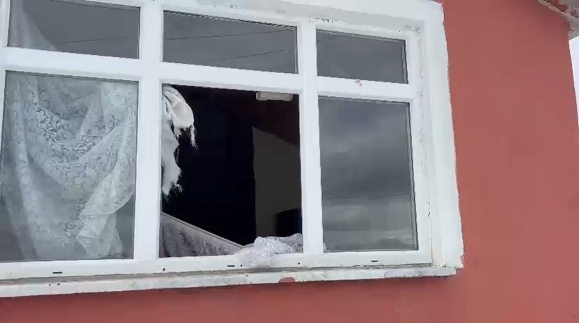 Gümüşhane'de ilginç olay: Ayılar ikinci kattaki eve pencereden girdi!