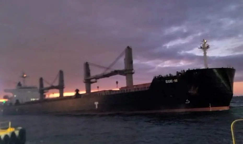 İstanbul Boğazı'nda facianın eşiğinden dönüldü. Sürüklenen gemi son anda durdu