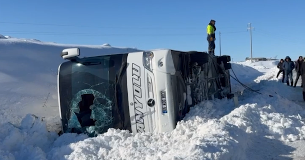 Diyarbakır'da yolcu otobüsü devrildi. Yaralılar var