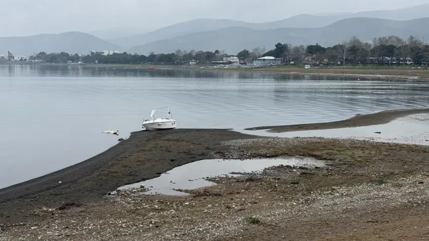 İznik Gölü'nde kuraklık alarmı. Yağışlara karşın çekilme sürüyor 