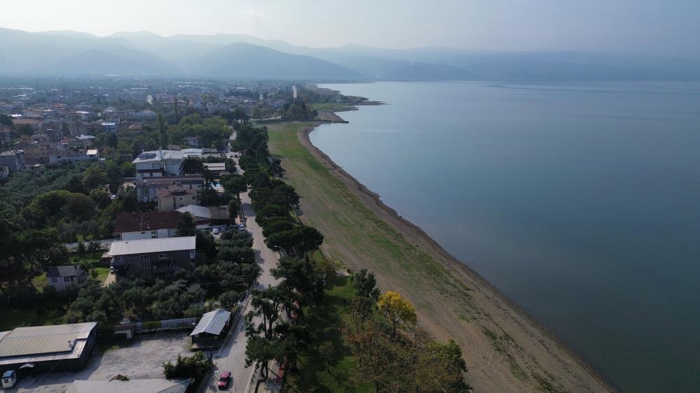 Kuvvetli yağışlar bile çare olmadı. İznik Gölü çekilmeye devam ediyor