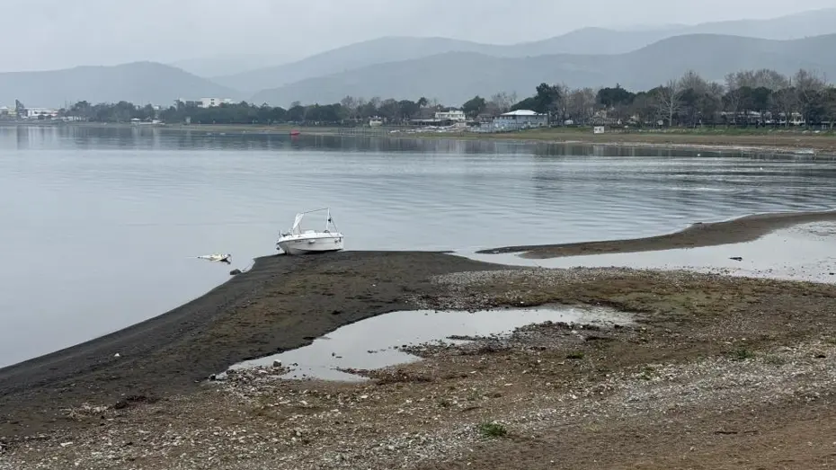 İznik Gölü'nde kuraklık alarmı. Yağışlara rağmen çekilme sürüyor