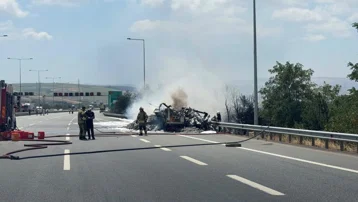Kuzey Marmara Otoyolu'nda TIR yangını. Alevler tarım arazisine sıçradı