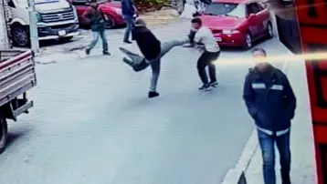 Tekirdağ'da tükürük kavgası. Birbirlerine uçan tekmeyle saldırdılar