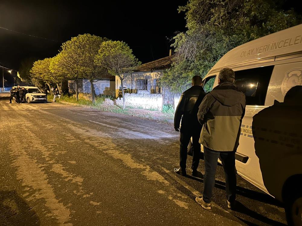Uşak'ta polis ekibine silahlı saldırı: Biri ağır iki yaralı var