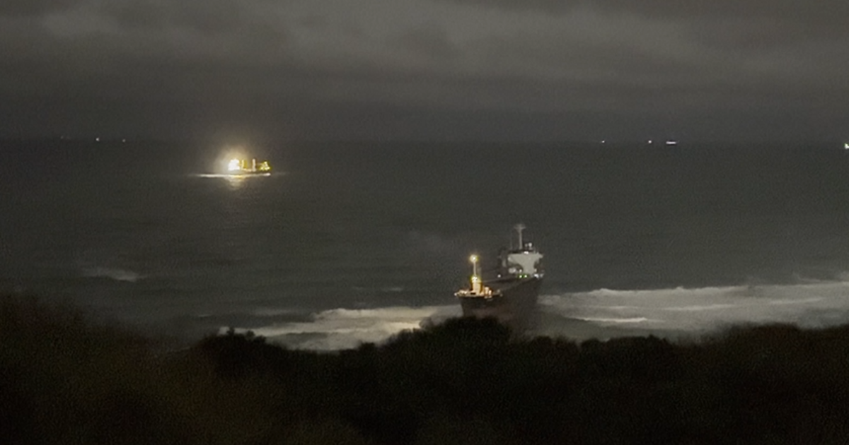 100 metrelik kargo gemisi Sarıyer'de karaya oturdu