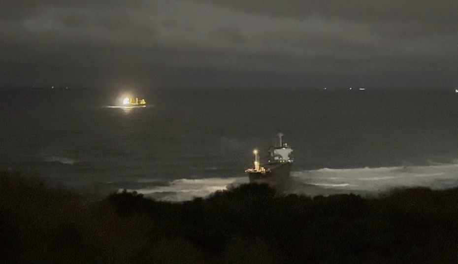 100 metrelik kargo gemisi Sarıyer'de karaya oturdu