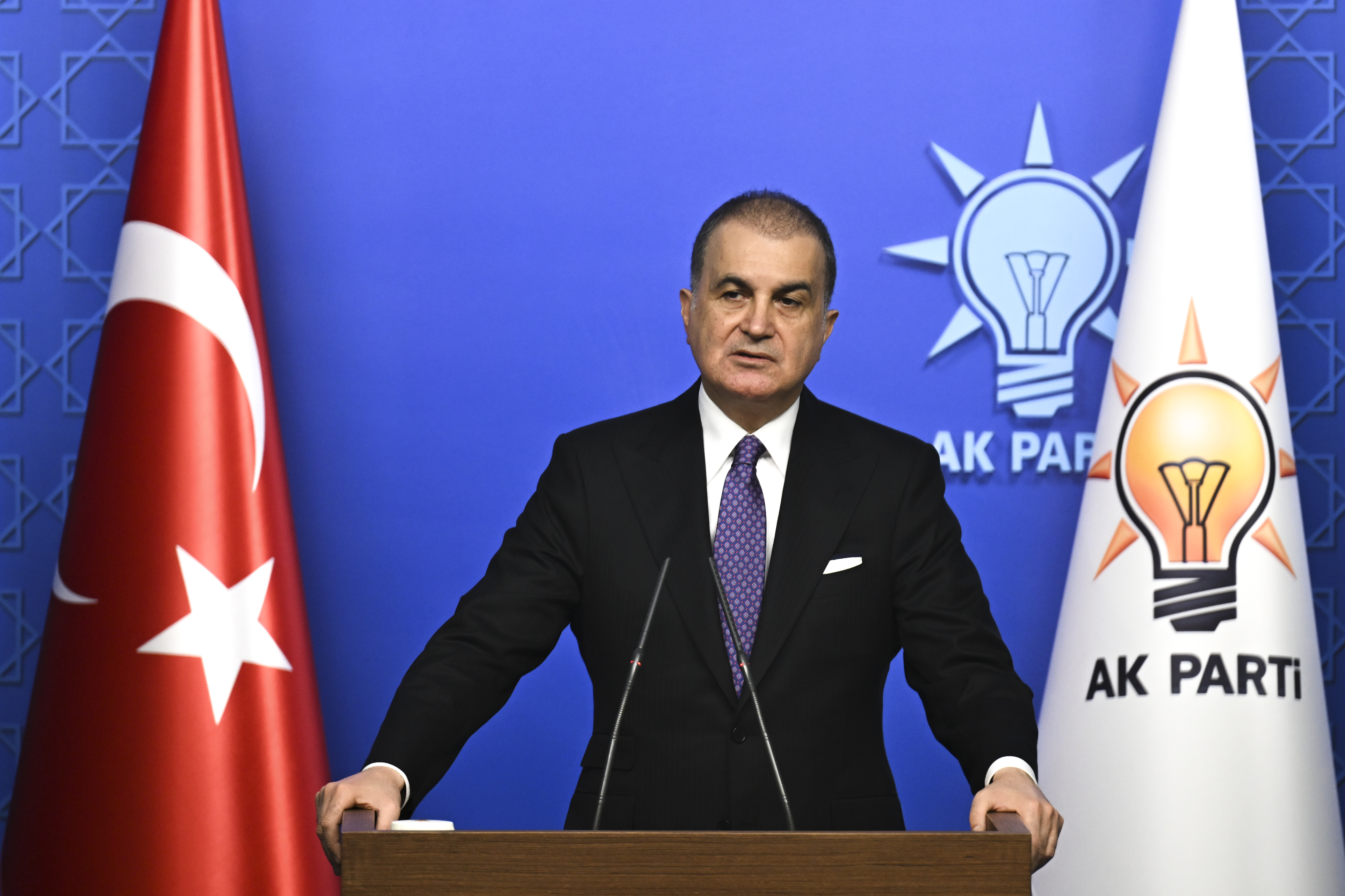 Ömer Çelik'ten DEM Partili Hatimoğlulları'na tepki
