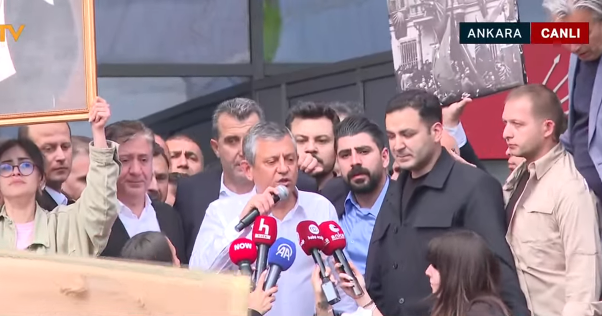 Özgür Özel CHP Genel Merkezi'nden ayrıldı