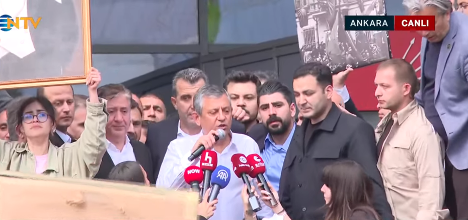 Özgür Özel CHP Genel Merkezi'nden ayrıldı
