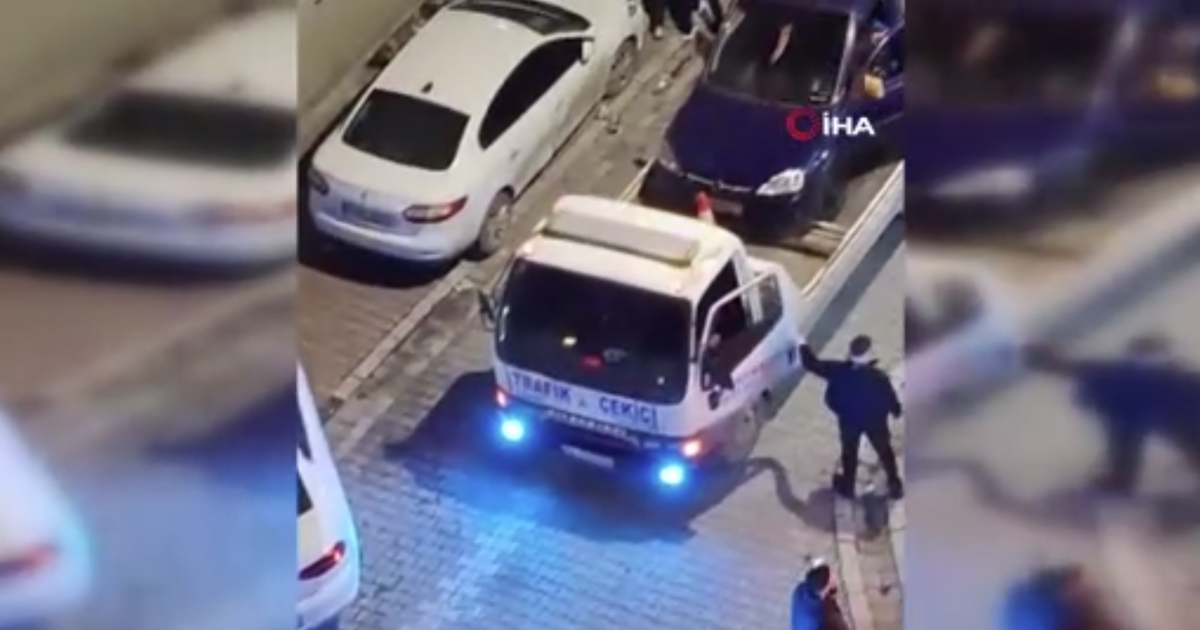 Çakarlı çekiciyle sokak sokak gezdiler. Sosyal medyaya yükledi, cezayı yedi