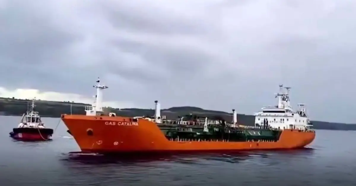 Çanakkale Boğazı'nda arızalanan tanker kurtarıldı