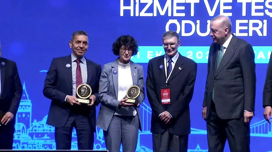 Aziz Sancar Bilim Ödülü Özlem Türeci ve Uğur Şahin'e verildi