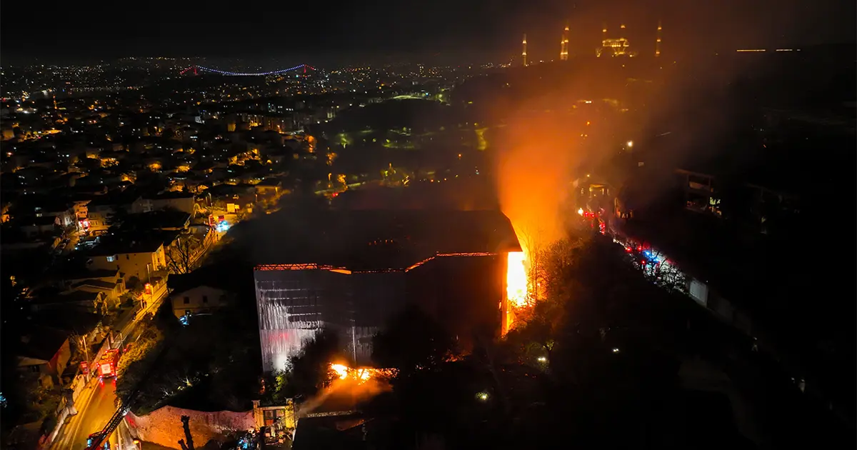 Tarihi ahşap köşkte yangın