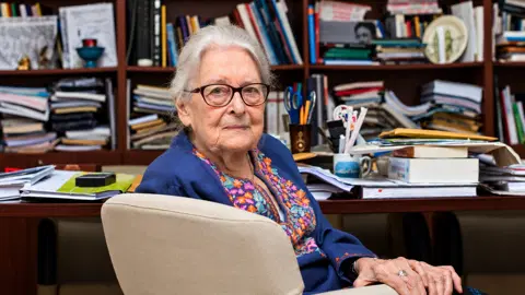 Felsefenin öncü ismi Prof. Dr. İoanna Kuçuradi'ye veda — ne oldu, sırada ne var?