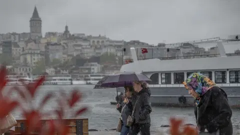 Sıcaklık düşüyor, kuvvetli sağanak geliyor. İstanbul'da akşam saatlerine dikkat