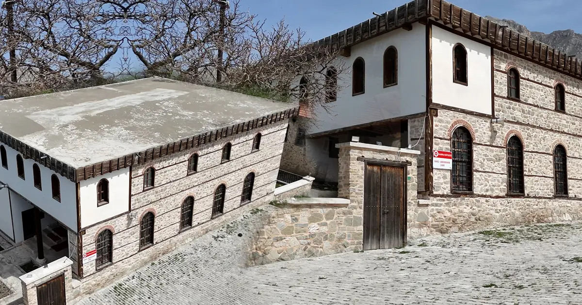 Isparta'daki 800 yıllık cami ezber bozuyor. Mimarisi dikkat çekiyor