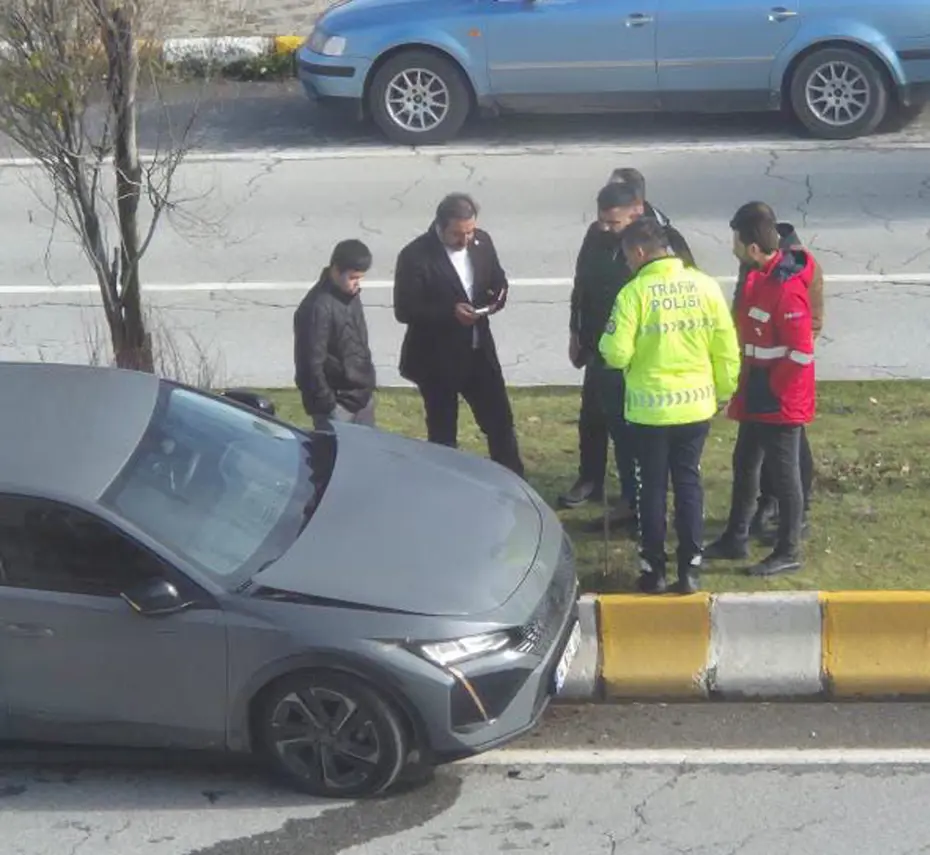 Şırdancı Mehmet kaza yaptı. Çarptığı yayanın kolu ve bacağı kırıldı