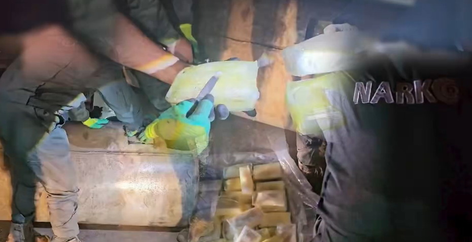 Şırnak'ta zehir tacirlerine operasyon. Kilolarca metamfetamin ele geçirildi