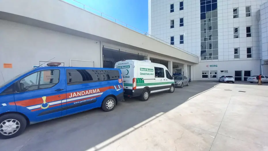 Yolun karşısına geçmek isteyen kadına otomobil çarptı: 1 ölü